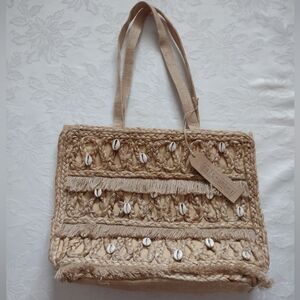 New 🎀 Salt + Umber hand braided jute fringe seashell tote bag